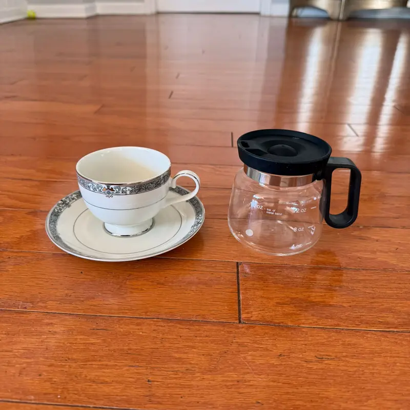 The "Mini Carafe" 16oz Coffee Pot Mug - Fun Novelty Glass with Sip Lid
